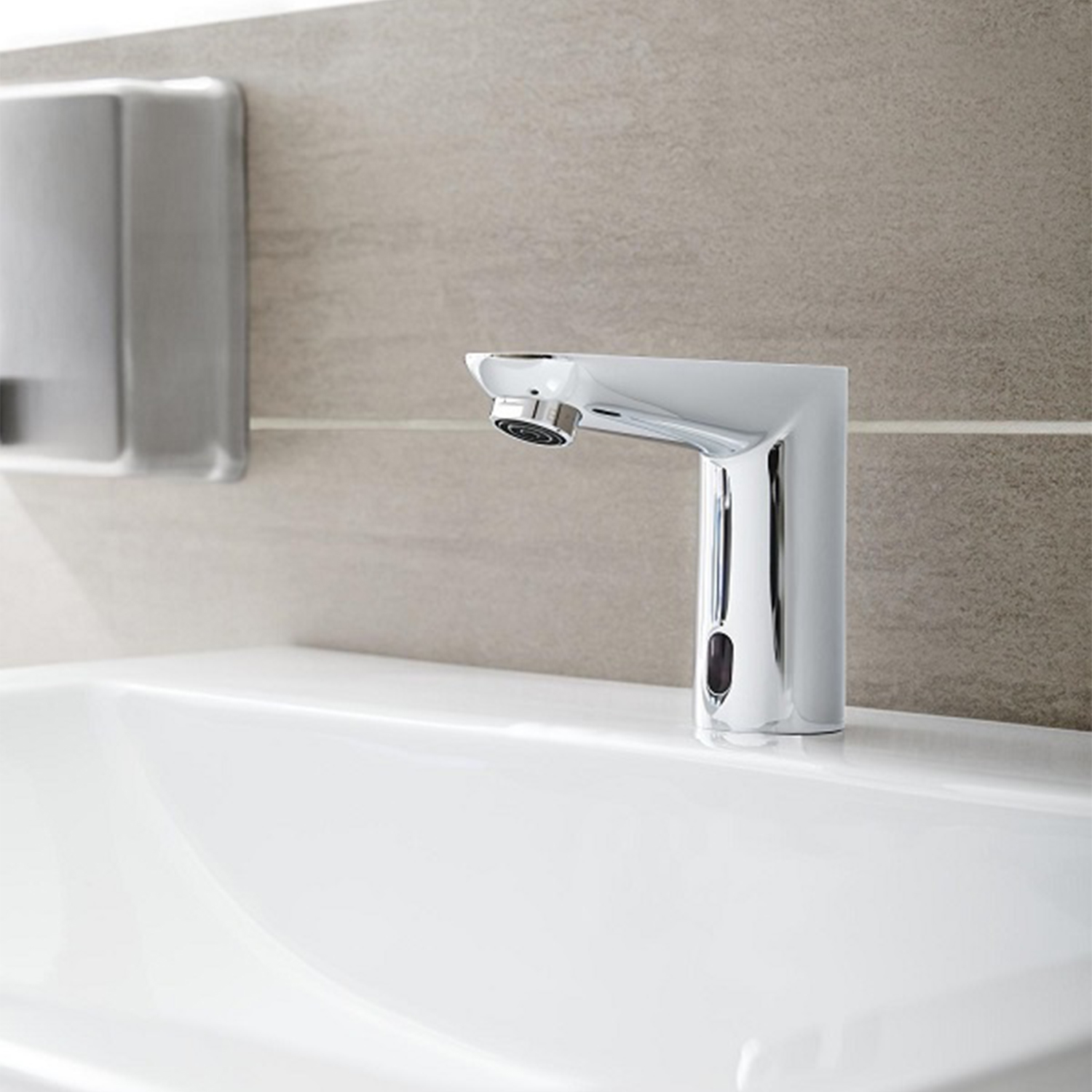 Змішувач безконтактний для раковини Grohe Euroeco Cosmopolitain E 36269000