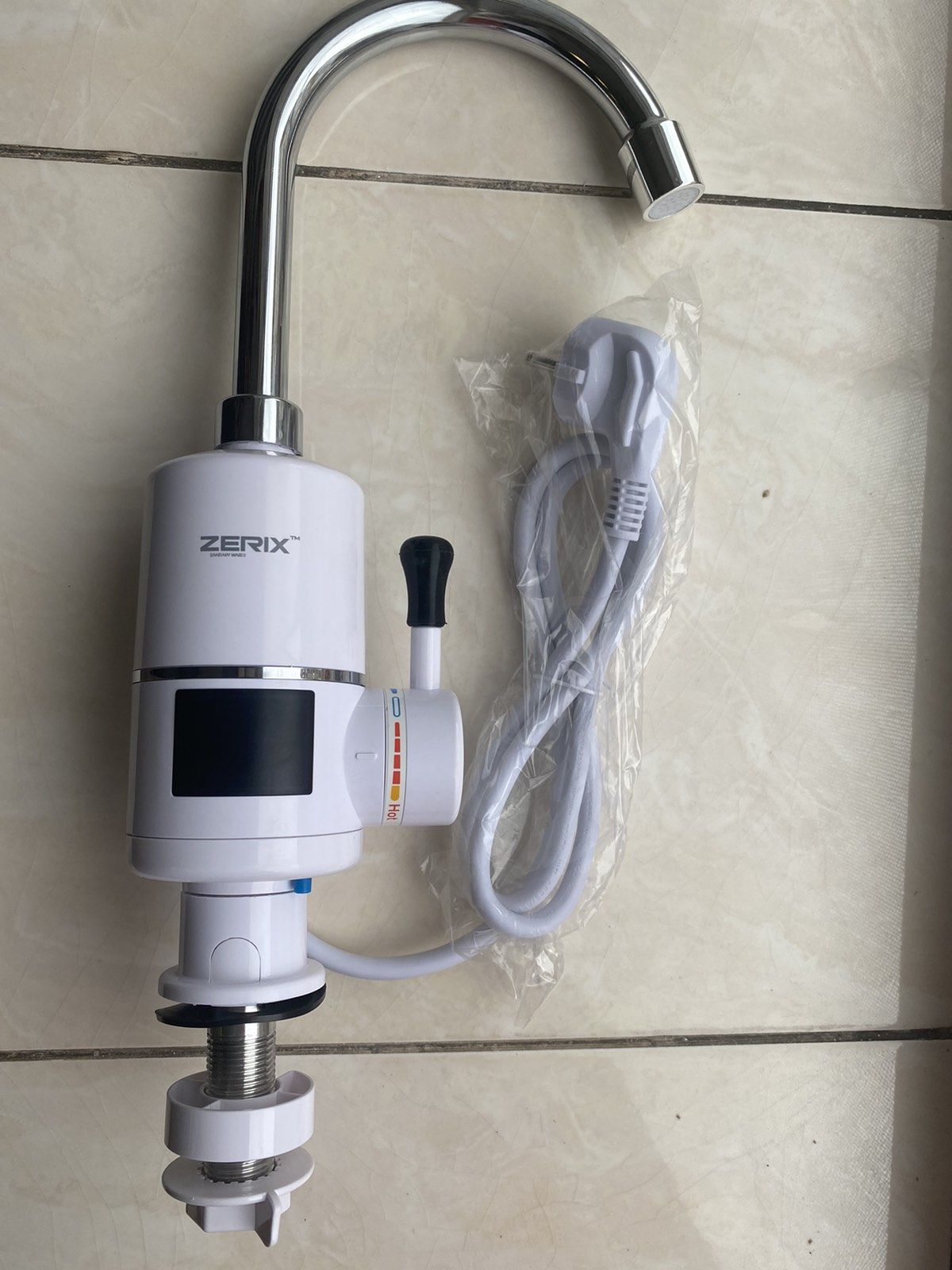 Проточний водонагрівач Zerix ELW 41-E